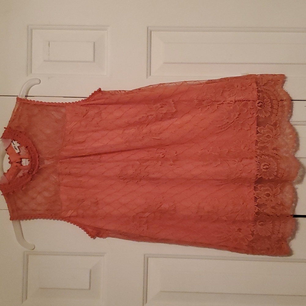 Ultra Pink lace sleeveless womens size medium top.